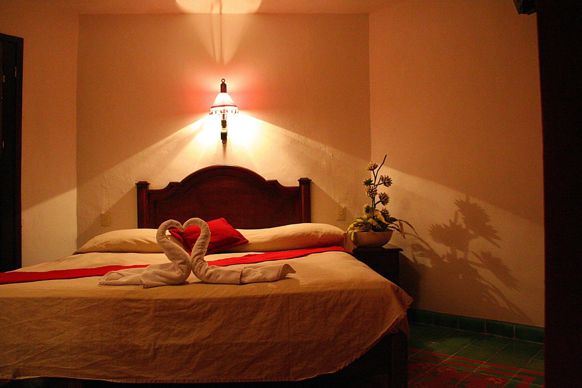 La Aurora Hotel Colonial Valladolid  Bagian luar foto