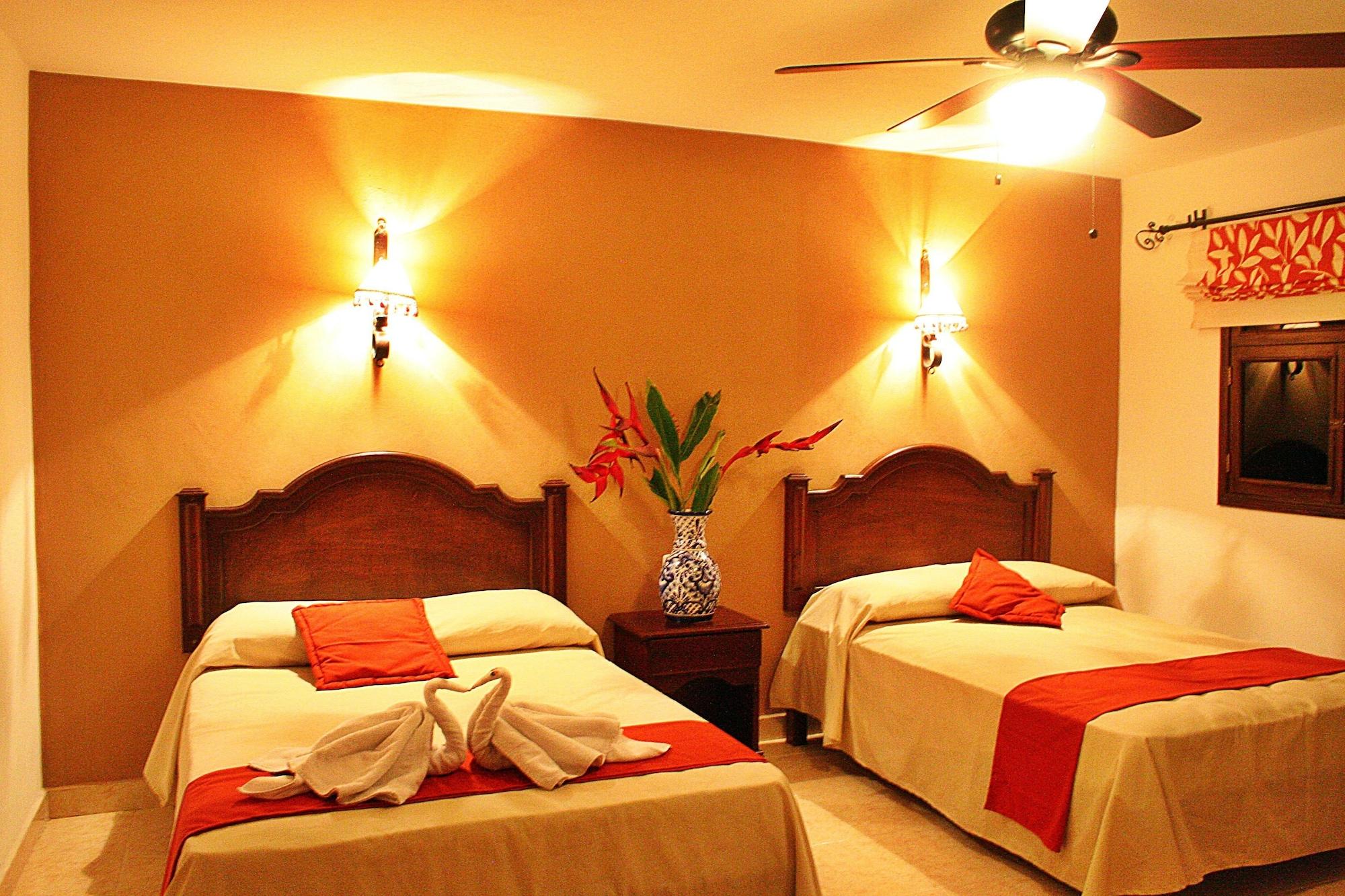 La Aurora Hotel Colonial Valladolid  Bagian luar foto