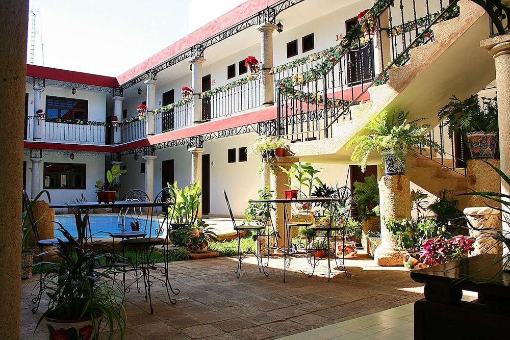 La Aurora Hotel Colonial Valladolid  Bagian luar foto
