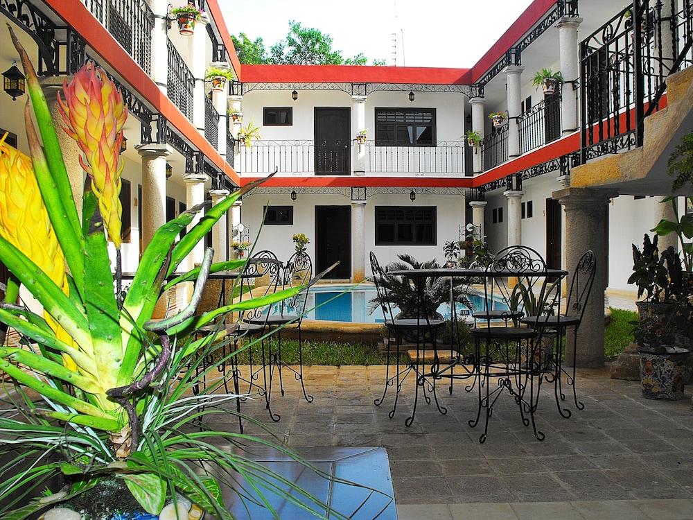 La Aurora Hotel Colonial Valladolid  Bagian luar foto
